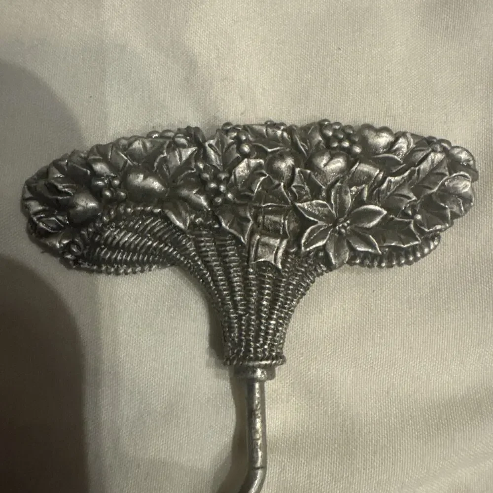 Unbranded this pewter